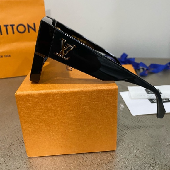 **SOLD**Louis Vuitton Cyclone unisex sunglasses Z1578W - Picture 11 of 15